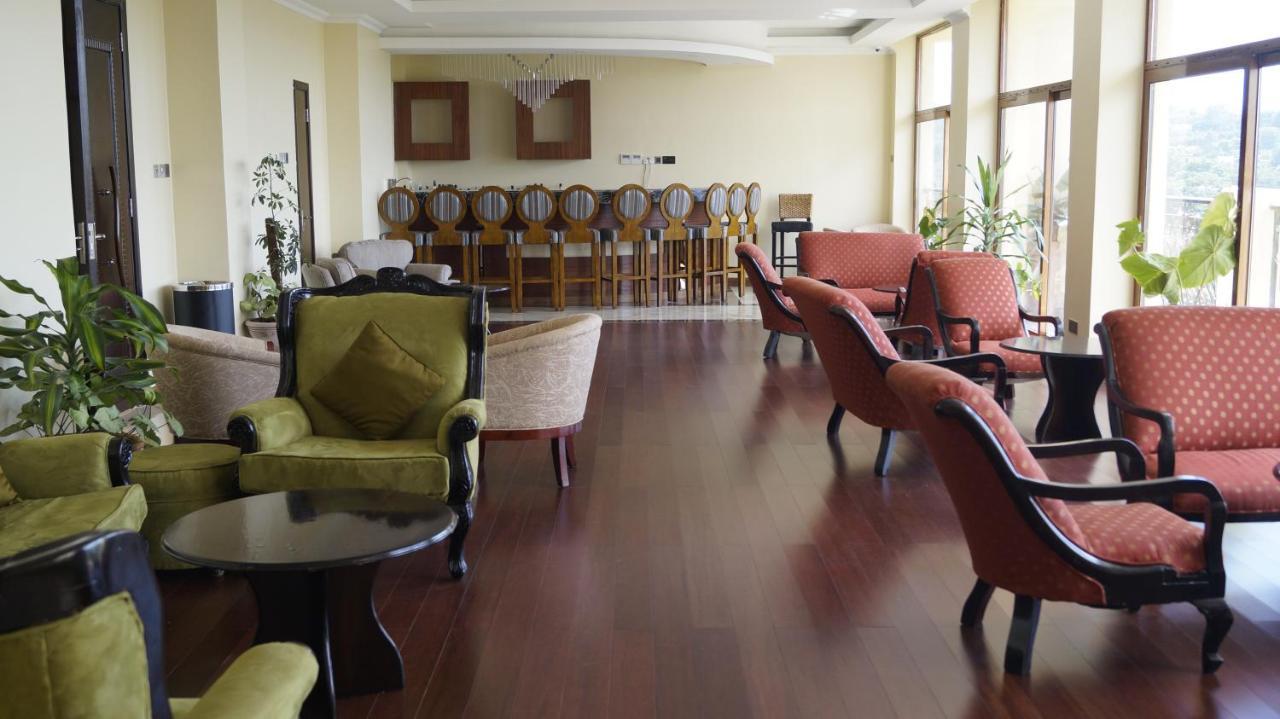 The White Rhino Hotel Ньєрі Екстер'єр фото