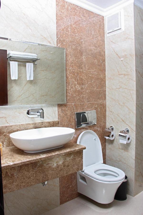 The White Rhino Hotel Ньєрі Екстер'єр фото