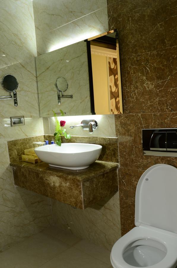 The White Rhino Hotel Ньєрі Екстер'єр фото