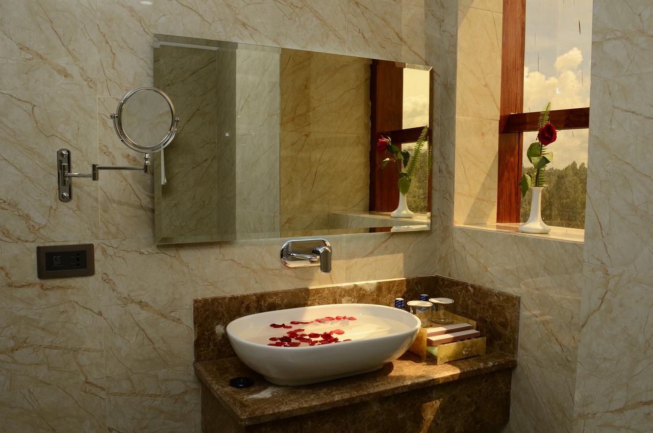 The White Rhino Hotel Ньєрі Екстер'єр фото