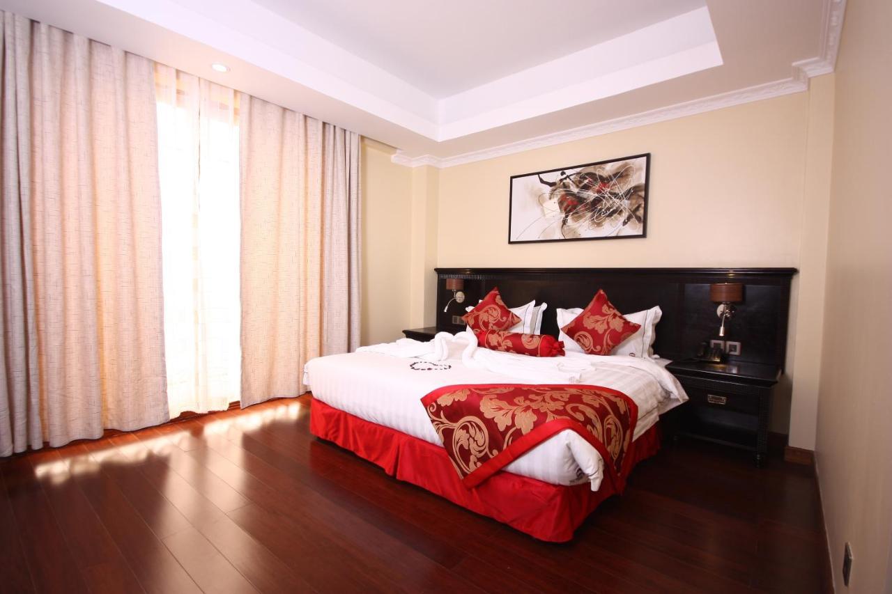 The White Rhino Hotel Ньєрі Екстер'єр фото