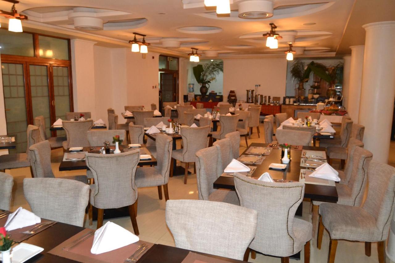 The White Rhino Hotel Ньєрі Екстер'єр фото
