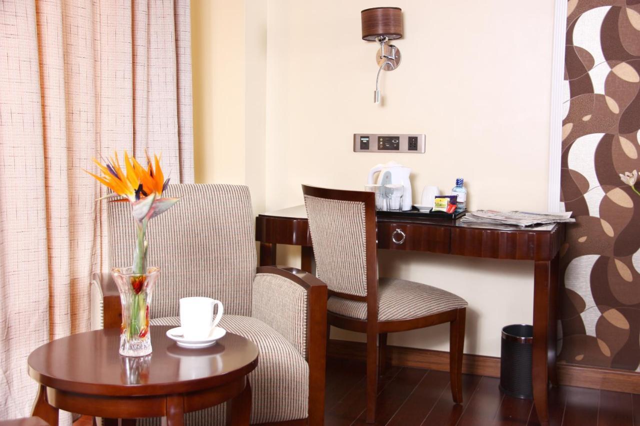 The White Rhino Hotel Ньєрі Екстер'єр фото