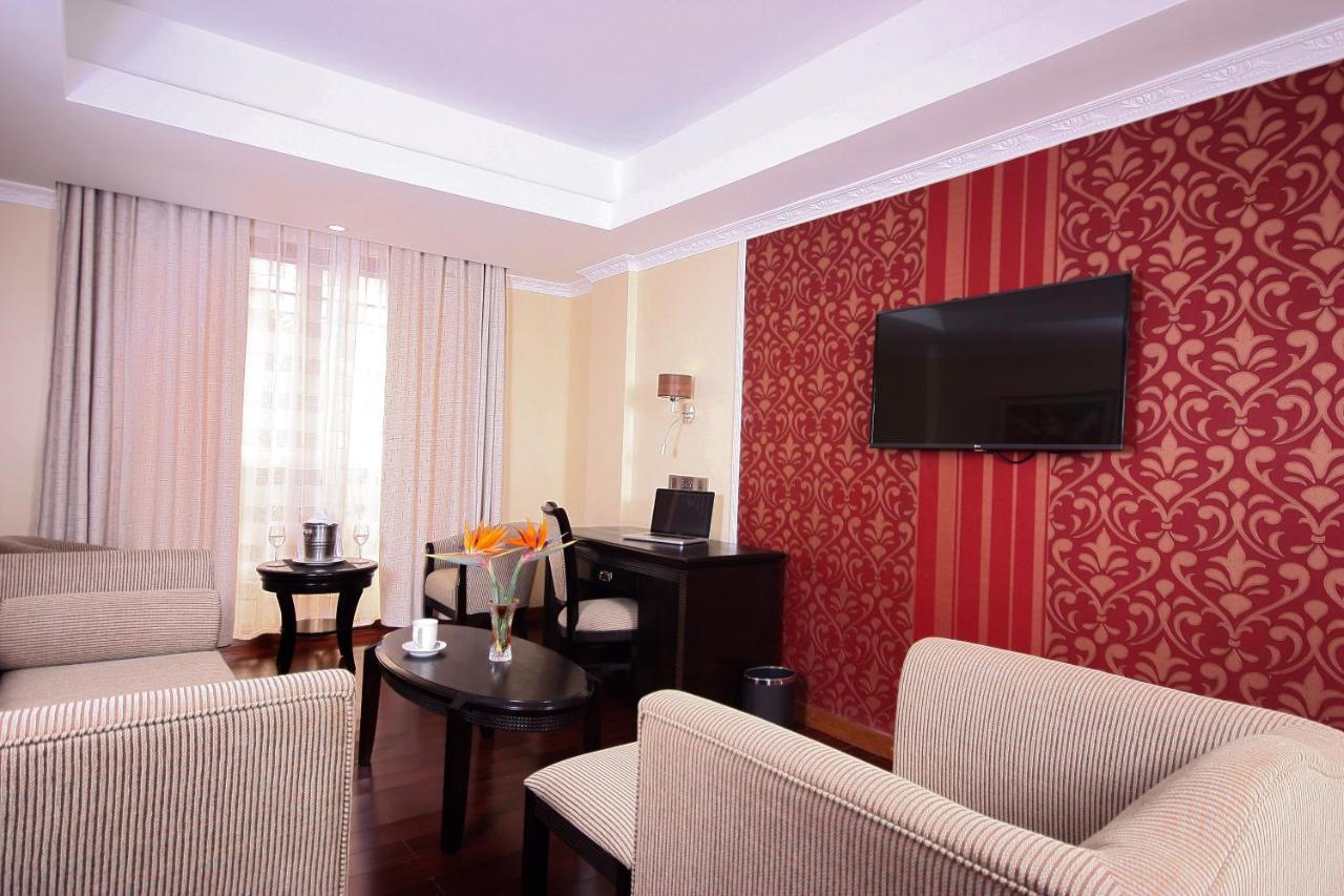 The White Rhino Hotel Ньєрі Екстер'єр фото